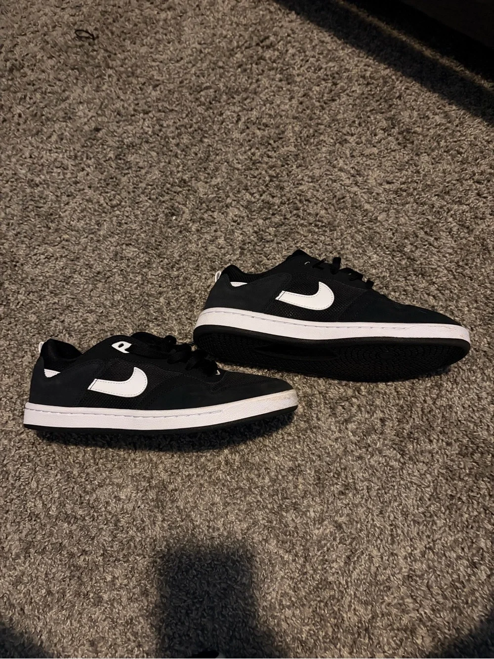 Nike SB black sneakers